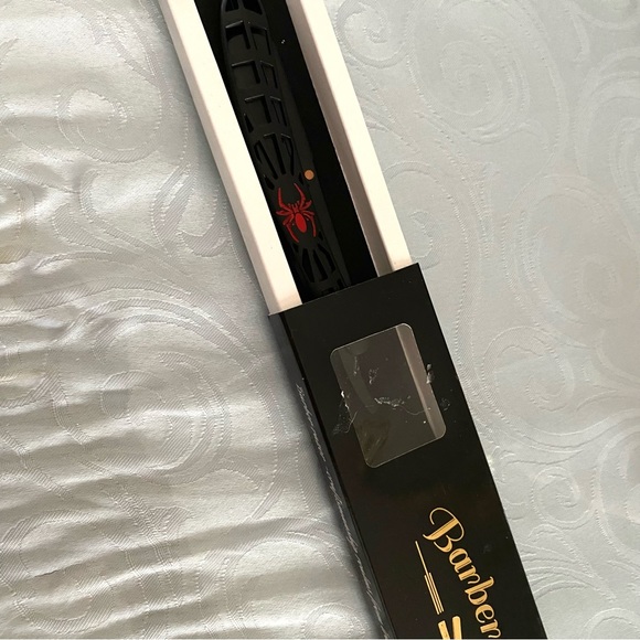 Black & Red Spider-Man Straight Shaving Barber Razor with Blades - Picture 4 of 4